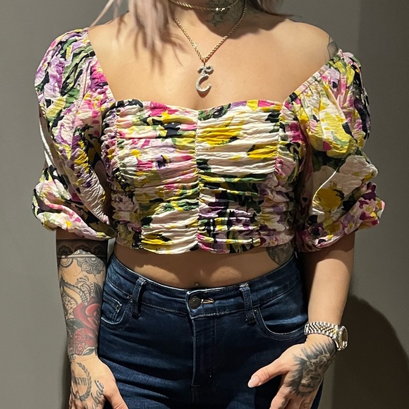 H&M pretty floral cropped blouse, size M - Picture 2 of 8